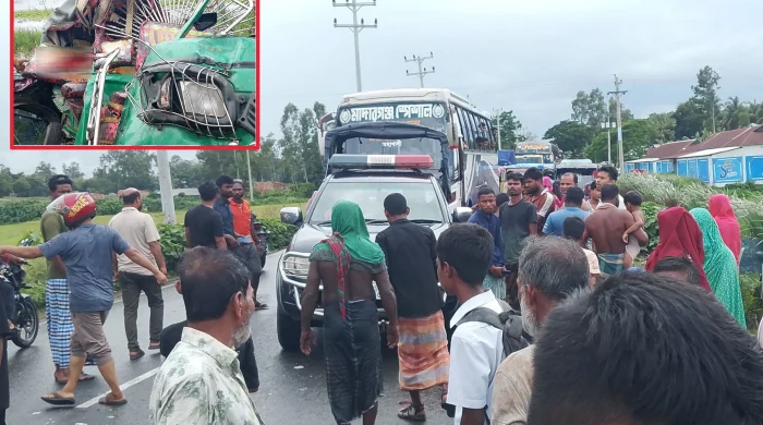 3 killed in head-on collision between bus and CNG in Tangail